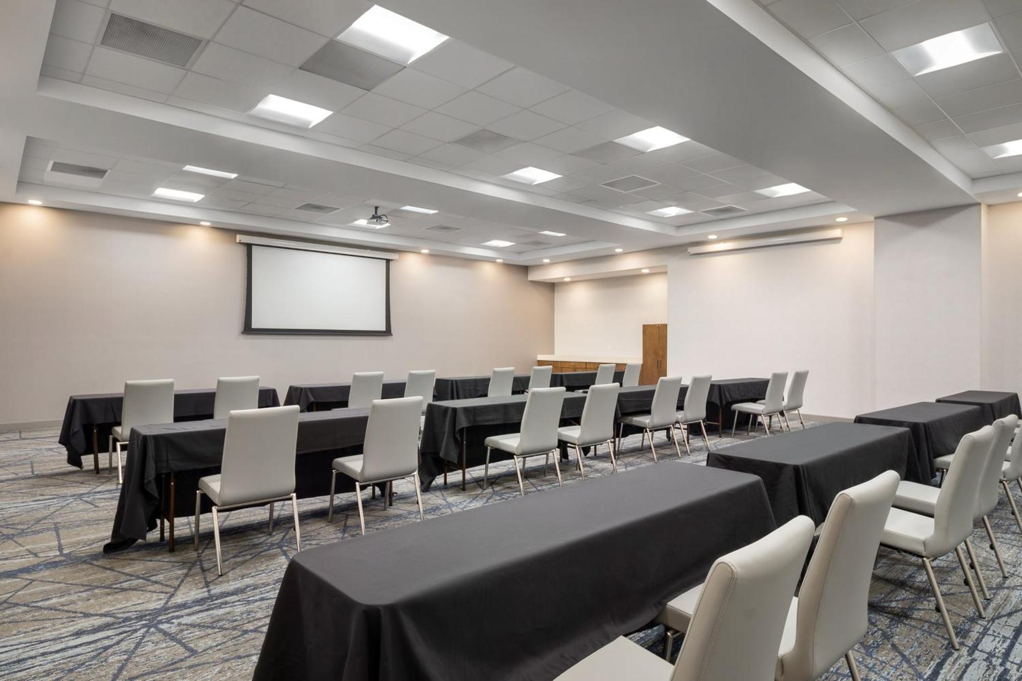 Holiday Inn Express Richmond By Ihg Exterior photo