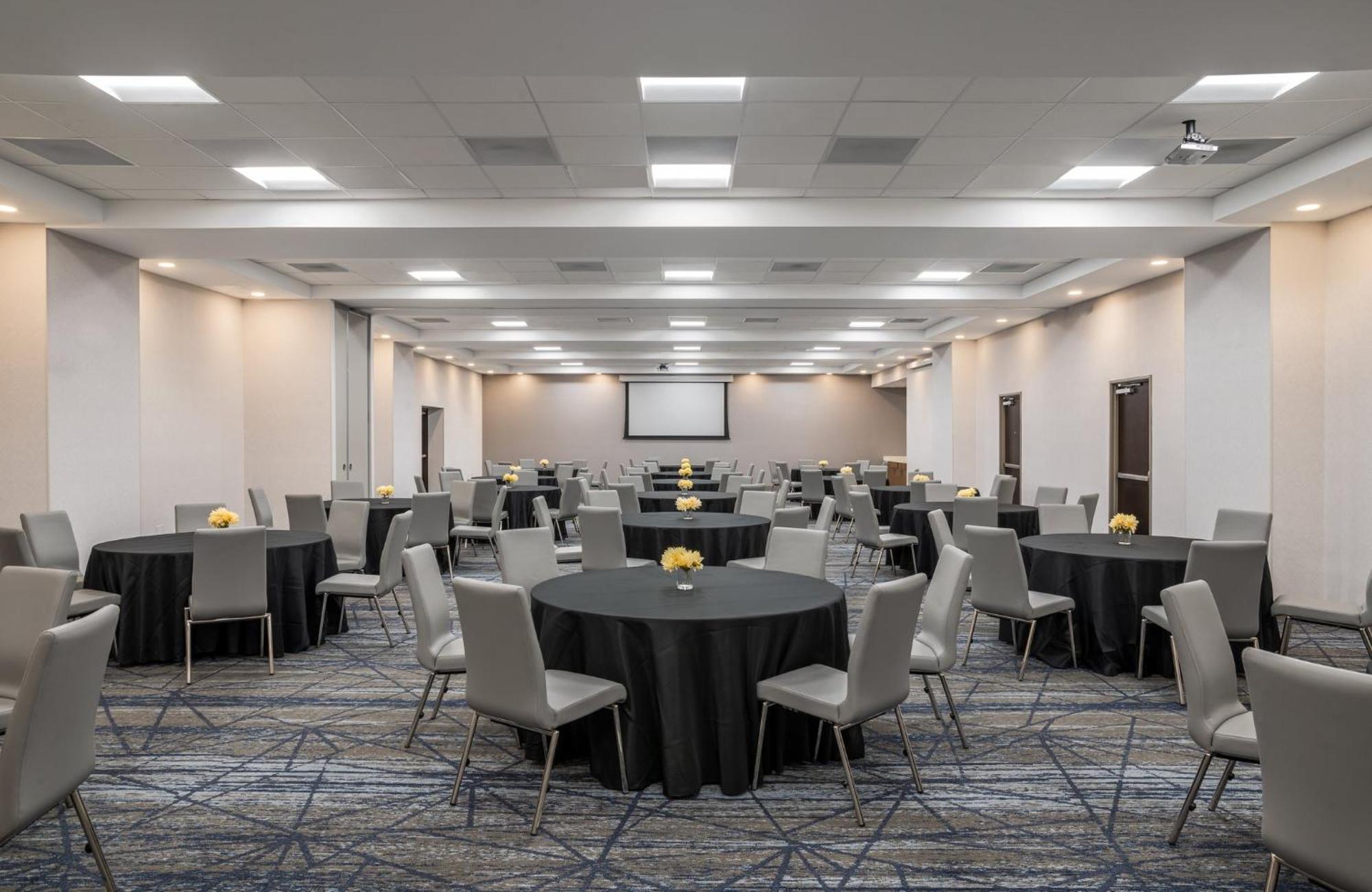Holiday Inn Express Richmond By Ihg Exterior photo