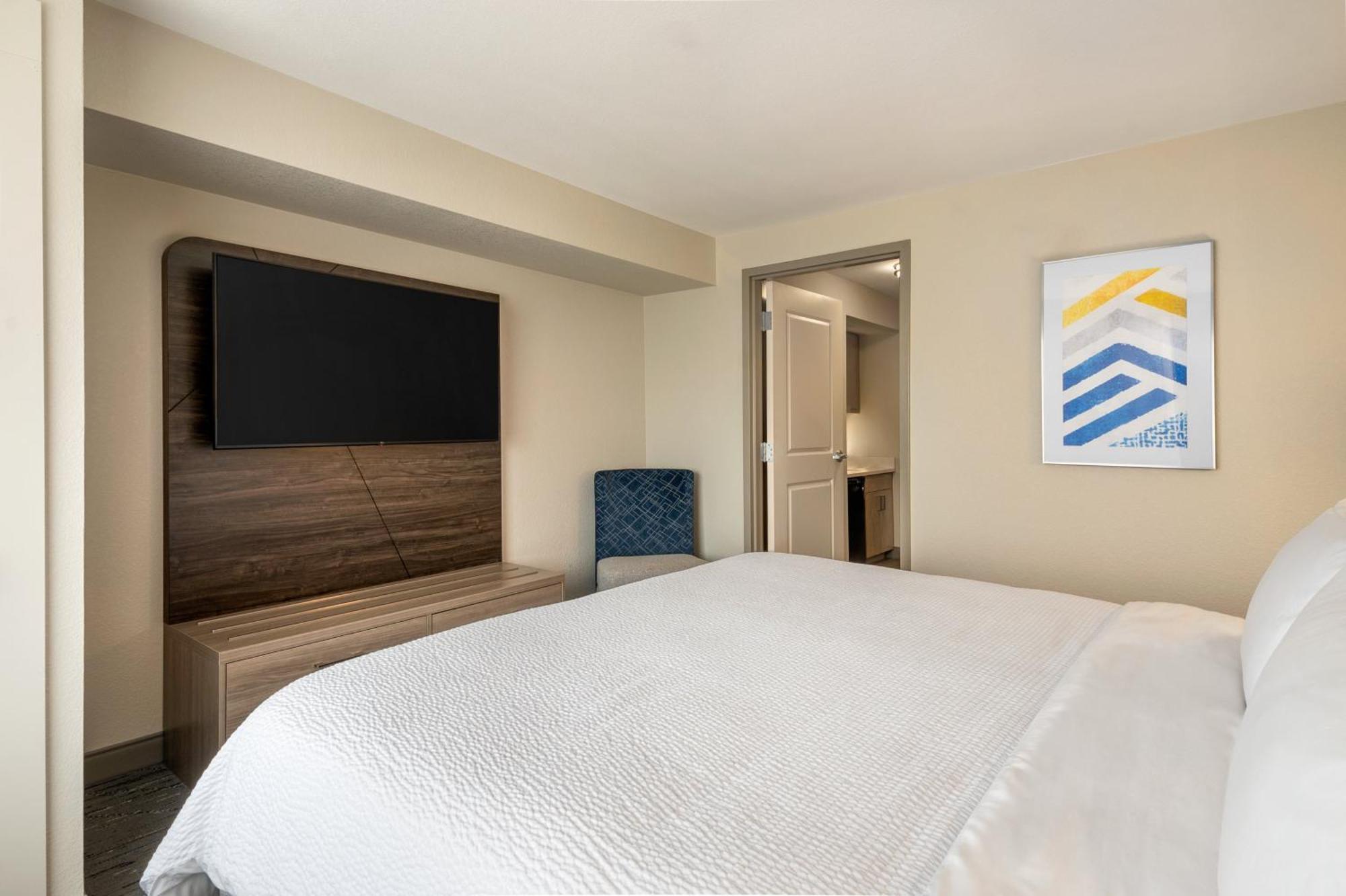 Holiday Inn Express Richmond By Ihg Exterior photo