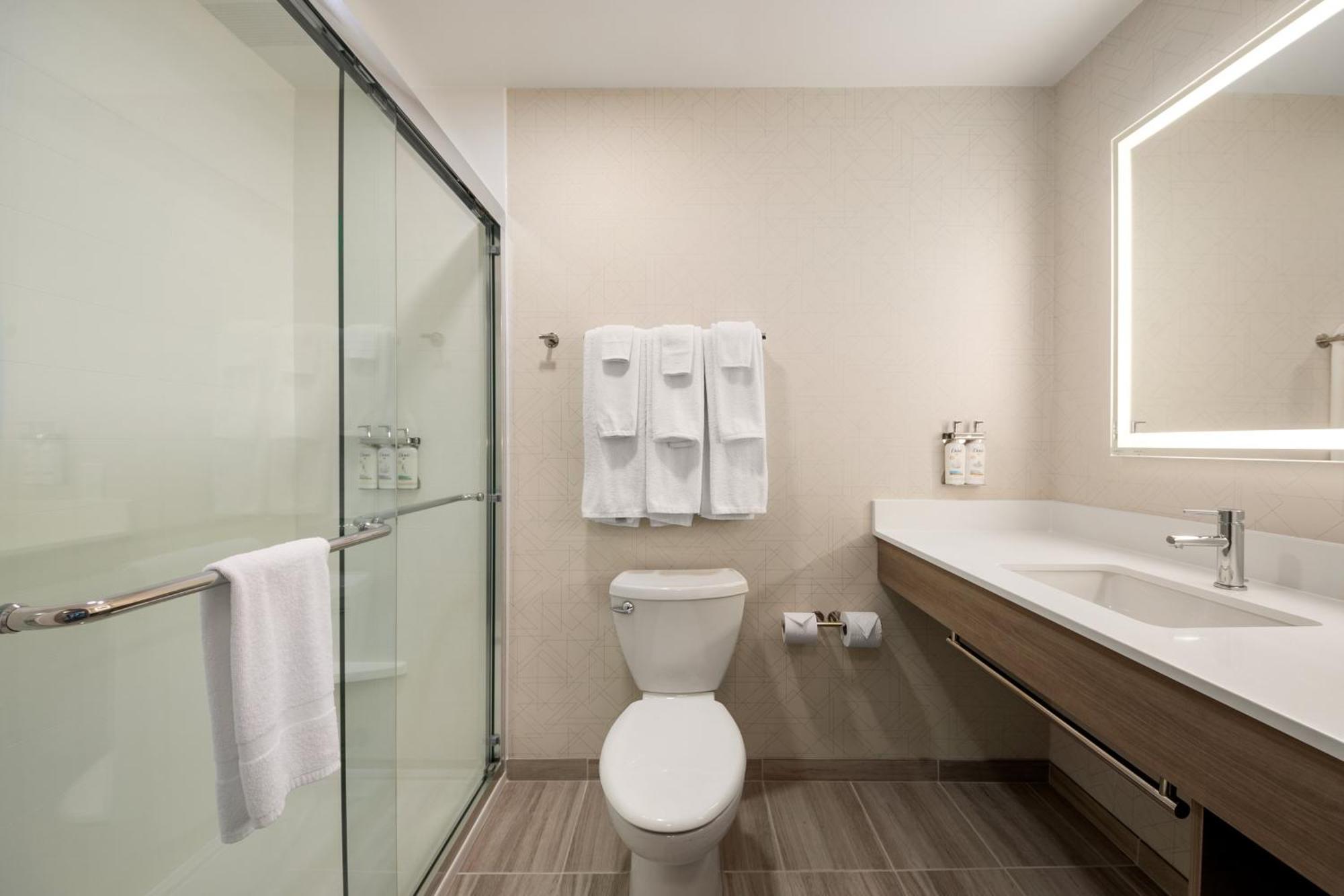 Holiday Inn Express Richmond By Ihg Exterior photo