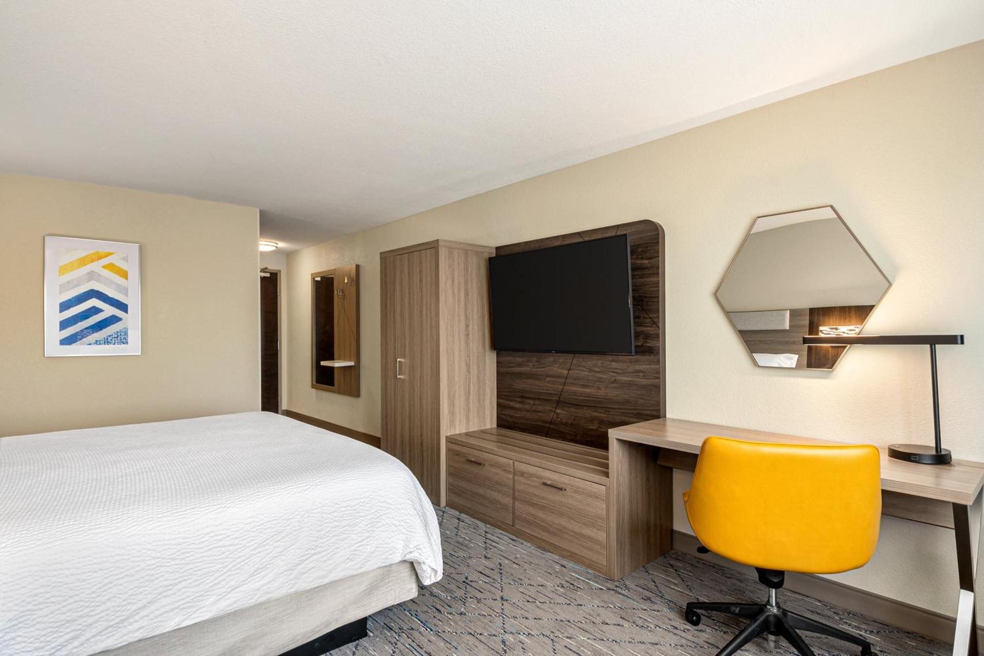 Holiday Inn Express Richmond By Ihg Exterior photo
