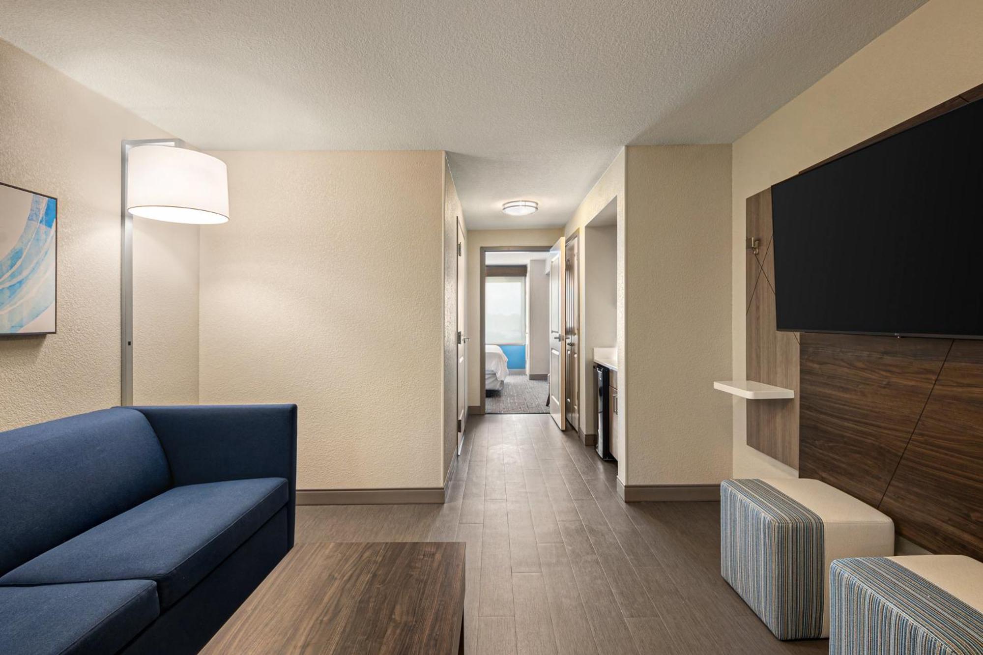 Holiday Inn Express Richmond By Ihg Exterior photo