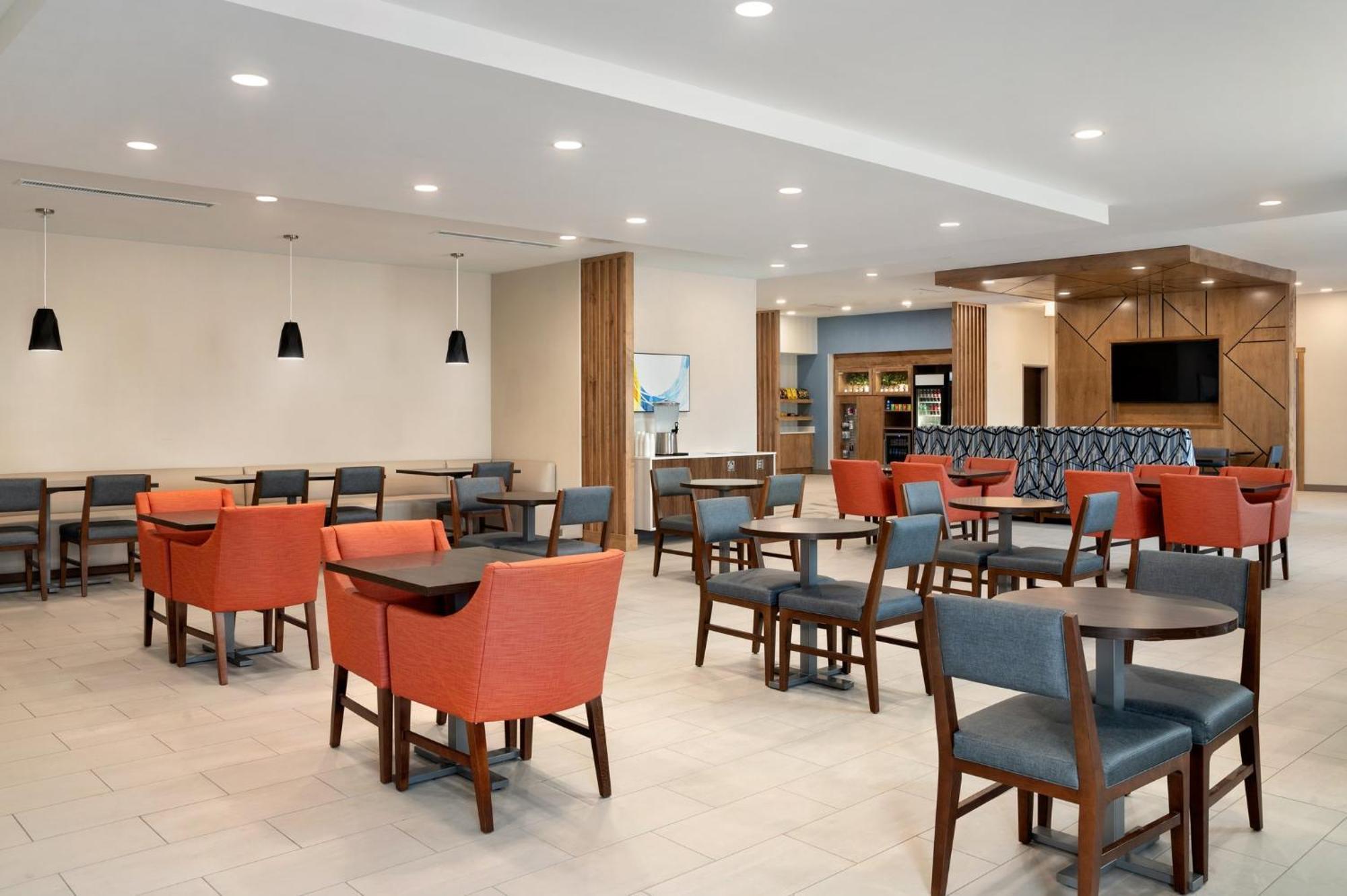 Holiday Inn Express Richmond By Ihg Exterior photo
