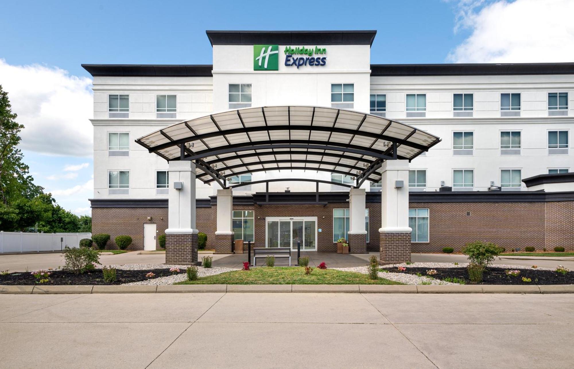 Holiday Inn Express Richmond By Ihg Exterior photo