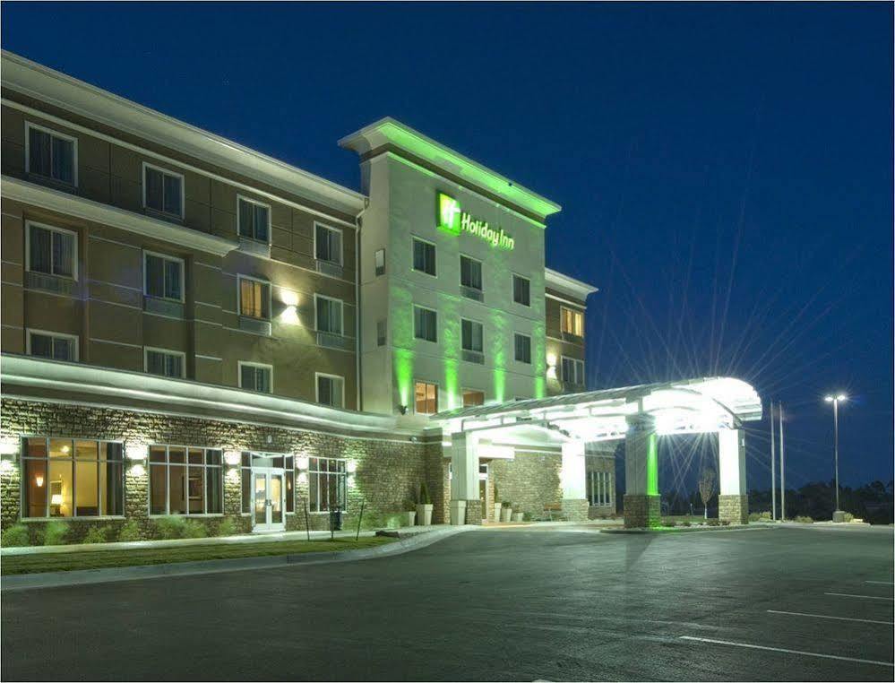 Holiday Inn Express Richmond By Ihg Exterior photo