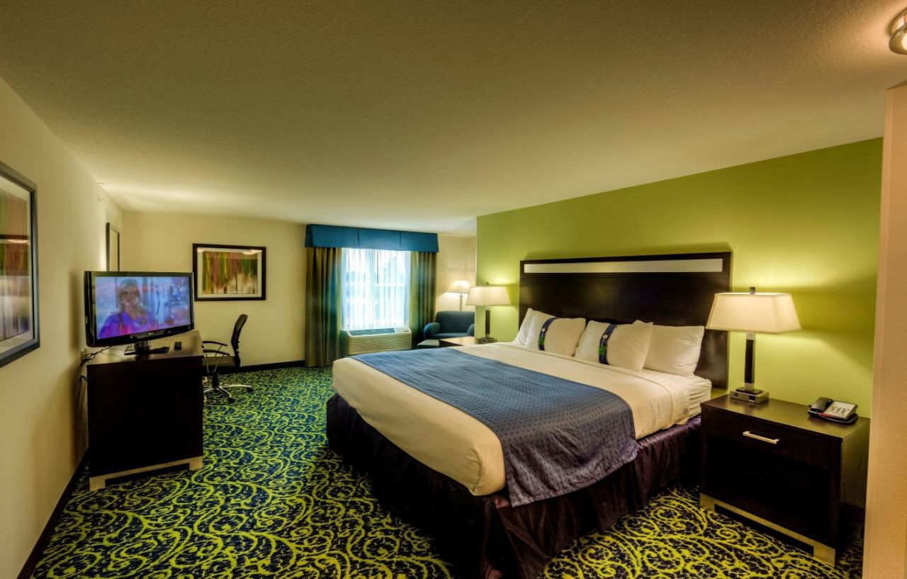 Holiday Inn Express Richmond By Ihg Exterior photo